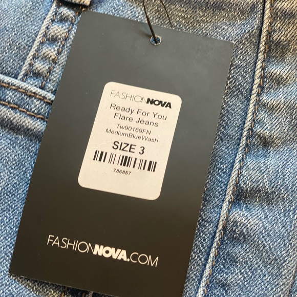 NWT Fashion Nova Stretch Flare Bottom Jeans - Picture 10 of 11